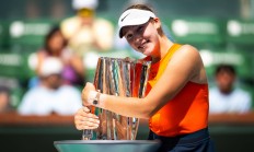 莎拉波娃连续七场比赛得分超过挺进下一轮，日本队挑战极限！(莎拉波娃历年冠亚军)