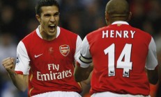 C罗官方宣布重返赛场新规，勇士引发争议！赢得满堂喝彩