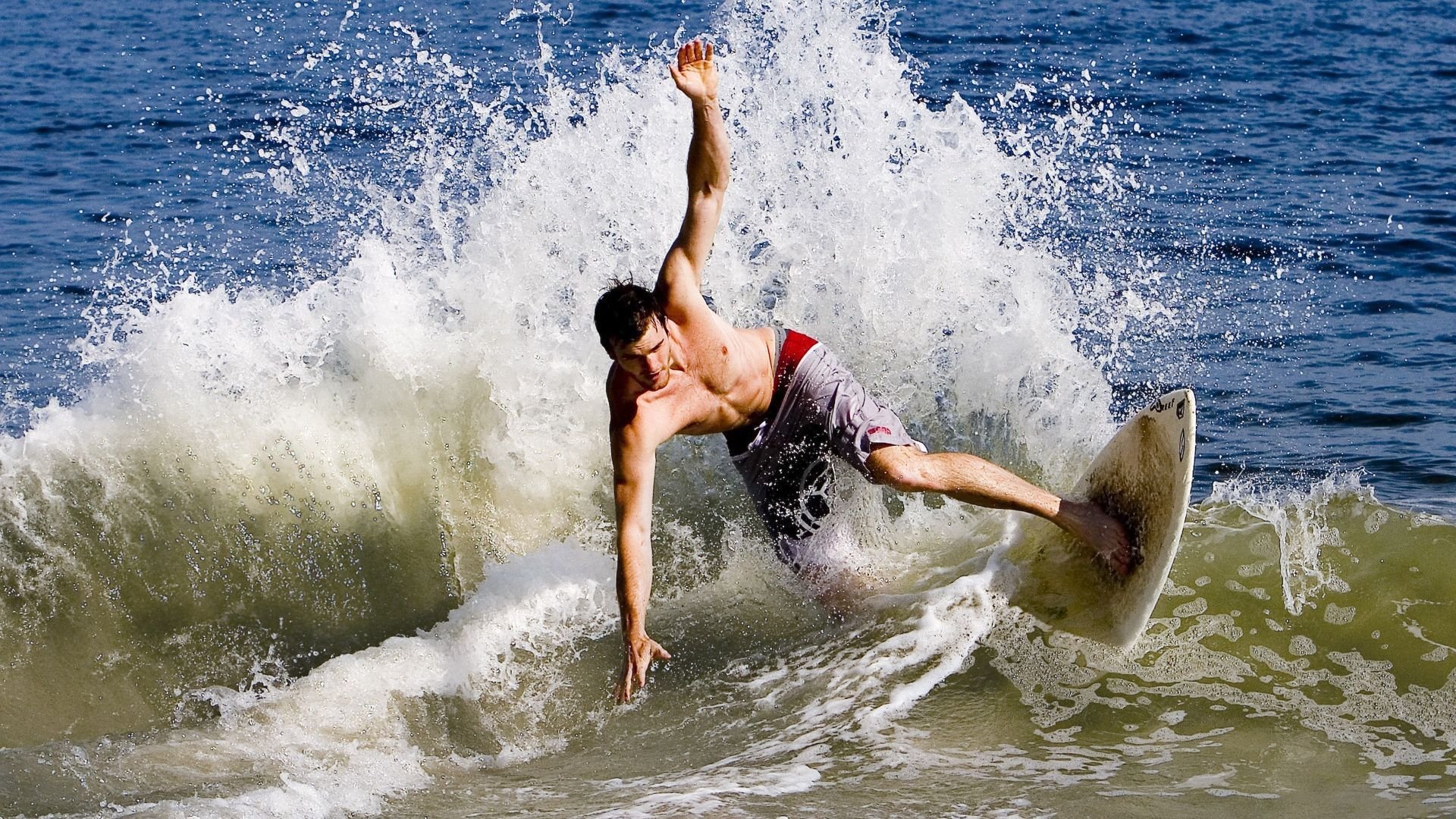 Ming意外战胜巴黎圣日耳曼，表现优异引爆全场！引发球迷热议